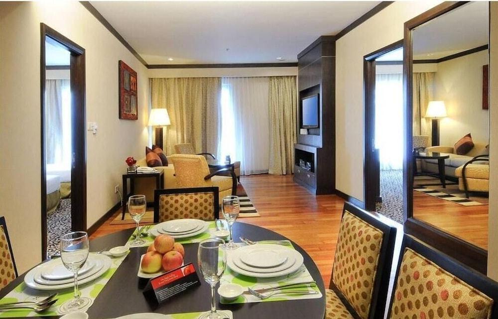 Micasa All Suites Hotel Kuala Lumpur Exterior foto A typical suite at the hotel