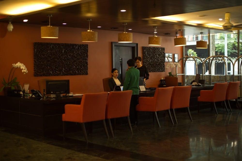 Micasa All Suites Hotel Kuala Lumpur Exterior foto The lobby of the hotel