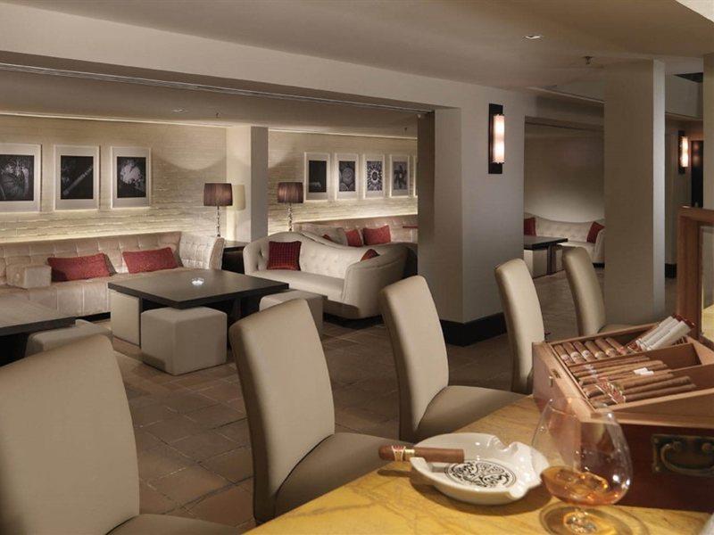 Micasa All Suites Hotel Kuala Lumpur Exterior foto The interior of the lounge