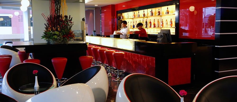 Micasa All Suites Hotel Kuala Lumpur Exterior foto The bar at the 101 bar
