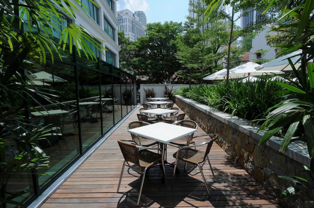 Micasa All Suites Hotel Kuala Lumpur Exterior foto The outdoor seating area at the 10th floor of the library